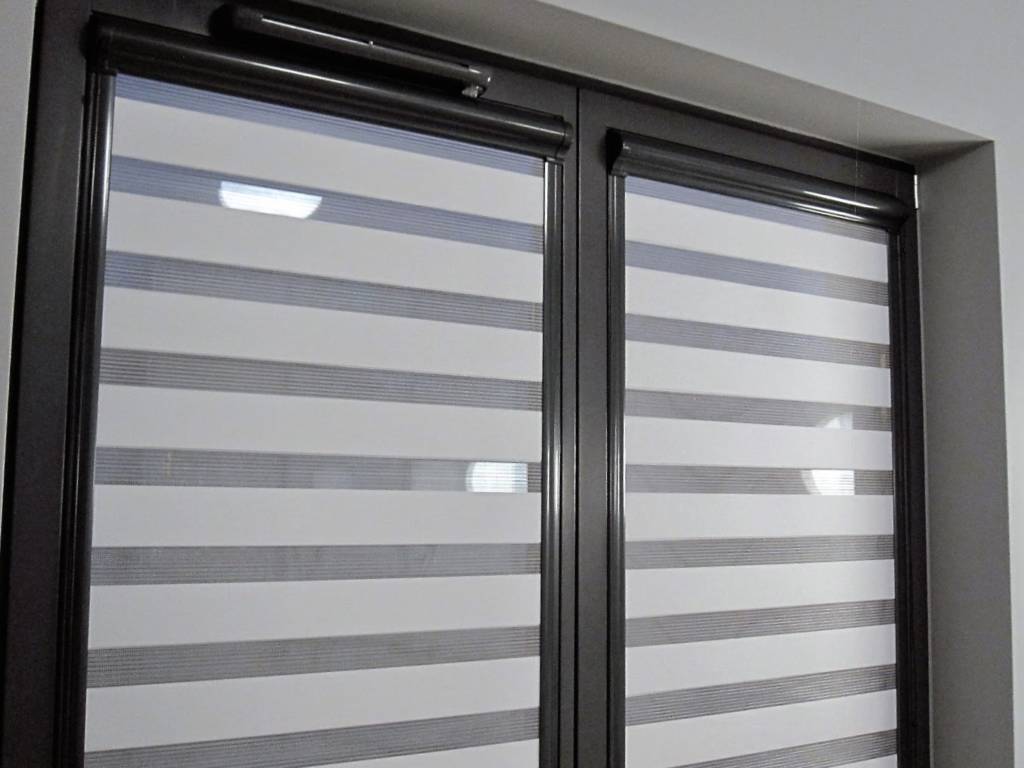 co lepsze rolety czy żaluzje drewniane